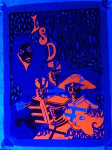 Poster The Beatles Lucy In The Sky con diamanti luce nera 1967 ~ Back in lino - Foto 1 di 12