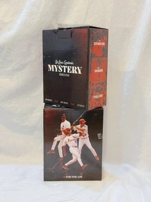 St. Louis Cardinals Mystery Bobblehead SGA 26 de julio de 2024 Edmonds & Taguchi Nuevo en caja Foto 1 de 4
