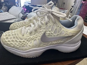 Nike Zoom Cage 3 Damenschuhe weiß creme sportlich Tennis Turnschuhe Größe 8 - Bild 1 von 6