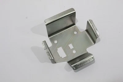 Soporte de montaje mecanismo de bloqueo de pestillo de arranque Seat Ibiza 6J4827565C Foto 1 de 4