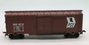 Model Power HO Scale Plastic Model Trains 7956 PGE 4212 Brown Boxcar Hook n Horn - Picture 1 of 5