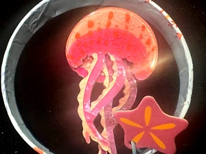 ERSTWILDER GREAT BARRIER REEF COLLECTION - MAUVE STINGER JELLYFISH RESIN BROOCH - Picture 1 of 5