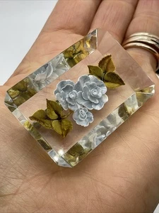 Vtg. Beautiful Reverse Carved Lucite Flowers & Leaves Rectangular Brooch - Picture 1 of 9