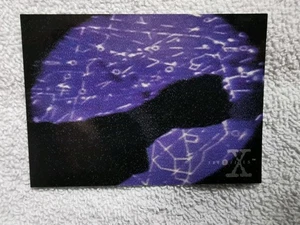 THE X- FILES . 1995 Topps Season 1 # 34 The X-Files Trading Card - Picture 1 of 2