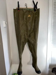 Pro Gear Fish America, size 10 Insulated Chest Waders, cleated outsole - Picture 1 of 16