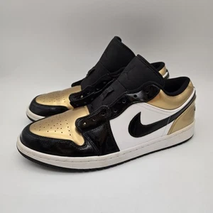 Scarpe Nike Air Jordan 1 Low Gold Toe Uomo - Taglia 11.5 - CQ9447 700 *Senza scatola* - Foto 1 di 9