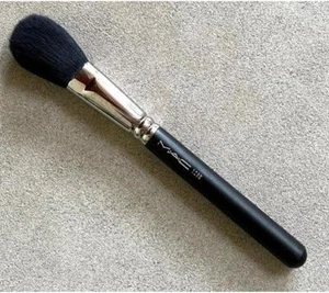 NEU MAC 129S Synthetische Allzweck Rund Gesichtspulver Rouge Bürste für Gesichts Make-up - Bild 1 von 1