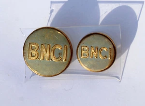 2 BOUTON ANCIEN - BNCI LA BANQUE NATIONALE DU COMMERCE ET DE L'INDUSTRIE D: 22mm - Picture 1 of 2