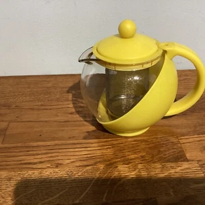 RETRO YELLOW PLASTIC TEA LEAF TEAPOT WITH BREWING CENTREPIECE - TEA FOR ONE - Picture 1 of 7