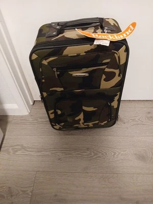Equipaje de mano Rockland camuflaje con ruedas nuevo/etiquetas bolso pequeño interior Foto 1 de 4