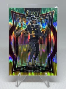 2024 Panini Select - Green & Yellow Prizm Shock - Jayden Daniels Concourse #26 - Bild 1 von 2