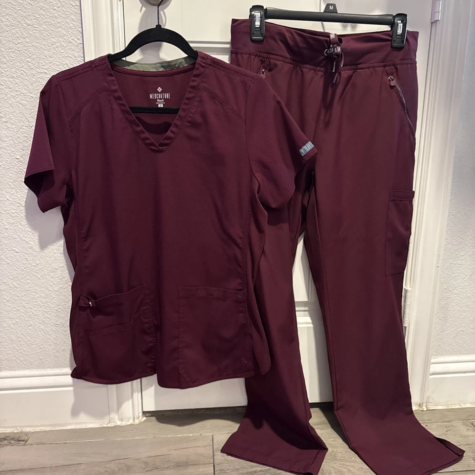 Conjunto Feminino Med Couture Scrub Camisa Tamanho S e Calça M Marrom Bolso Perfeito  - Imagem 1 de 4