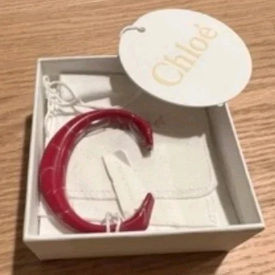 Chloe Graphic Pink Enamel Bag Charm NEW — 第 1/3 张图片