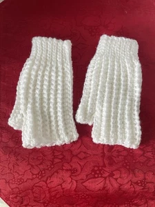 Handgehäkelt in US fingerlose weiße Handgelenkhandschuhe mit Daumen 7,5" lang neu Unisex - Bild 1 von 6