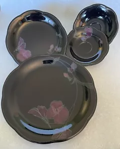 Black Plates w/ Purple Flowers By Mikasa Rondo: Tango EJ 702 - 4 pcs Replacement - Picture 1 of 7