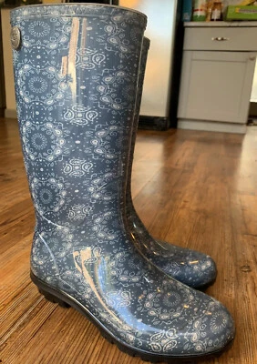 Botas de chuva femininas UGG de borracha biqueira redonda azul paisley tamanho EUA 9 - Imagem 1 de 4