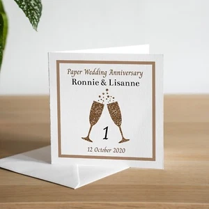 Tarjeta personalizada de primer papel aniversario de boda copa de champán esposo esposa - Imagen 1 de 3