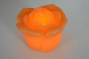 Elambia flammenlose Rosen Kerze Orange Ø 9 cm  - Bild 1 von 3