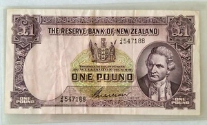 New Zealand 1 Pound signed Wison. P159b. Original VF. 1955-1956. Prefix J/4. - Picture 1 of 2