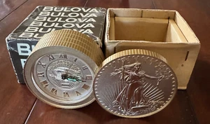 Orologio vintage Bulova Lady Liberty a monete impilato carica viaggio con sveglia nuovo con scatola - Foto 1 di 8