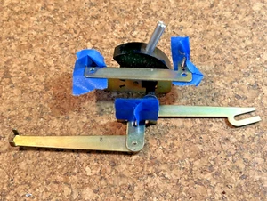 Pioneer PL-112D Plattenspieler Teile Arm Elevation Mechanismus mit Hardware & Gestänge - Bild 1 von 2