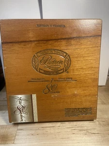 Holz Zigarrenkiste LEER Padron Nicaragua 7 3/8 mal 7 3/4 80 Jahre Edition gebraucht - Bild 1 von 3