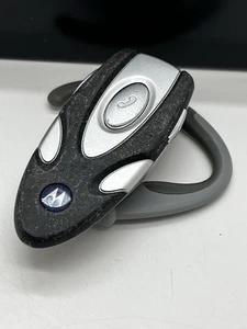 Motorola HS820 Silver Black Wireless Bluetooth Rechargeable EarHook Headset - Picture 1 of 2