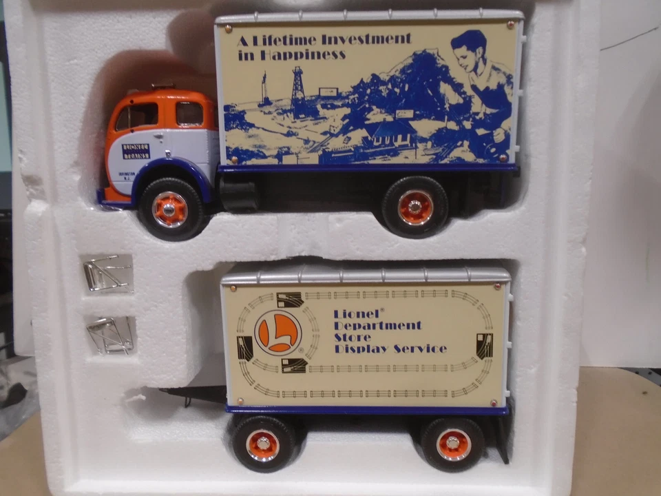 FIRST GEAR #19-2151 LIONEL 1953 BRANCO 3000 CAMINHÃO DE CARGA E REBOQUE 16' NOVO EM BX - Imagem 1 de 4