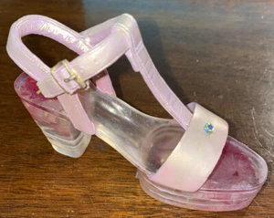 Nostalgia Pink Shoe Figurine - Picture 1 of 10