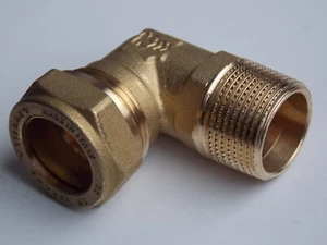 Messing Klemmverschraubung Winkel 22 mm x 3/4 Zoll AG ISO 7 für Kupferrohre - Picture 1 of 1