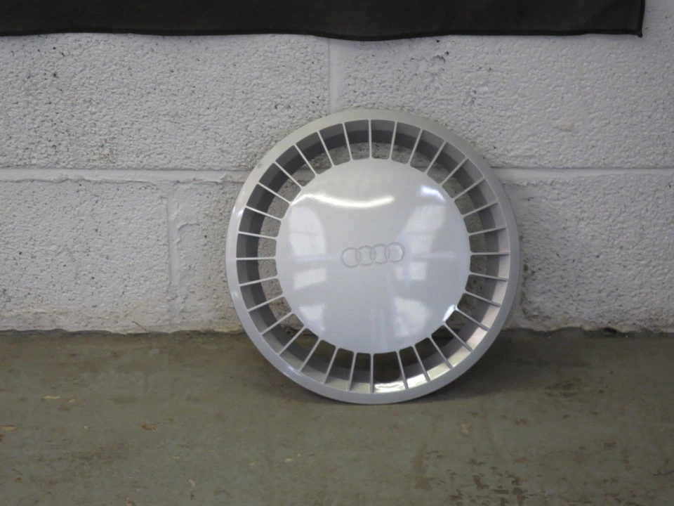 VW Audi 4000 Quattro 1984 original ajuste de rueda x 1 pieza no 811601147 Foto 1 de 1