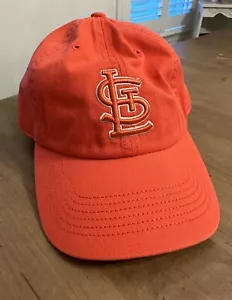 ST LOUIS CARDINALS 47 GORRA FRANQUICIA CLÁSICA GORRA ROJA GRANDE AJUSTADA MLB Nueva Muestra - Imagen 1 de 3