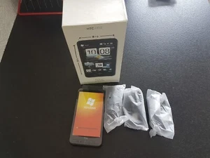 HTC HD2 T8585 original neuf non bloqué avec chargeur et batterie ou 2 batteries - Zdjęcie 1 z 3