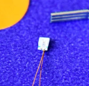 YMQ0805OR 20pcs ORANGE 0.1mm Enameled Wired Pre-soldered SMD Led Model DIY - Picture 1 of 3