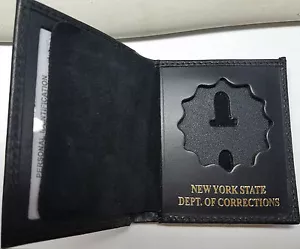 Distintivo ufficiale NYS-DOCS/portafoglio con lettera a foglia d'oro (distintivo non incluso - Foto 1 di 2