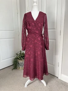 Neu mit Etikett Lulus Evening of Elegance burgundisches Blumenmuster Jacquard Midi Halstuchkleid Größe M - Bild 1 von 15