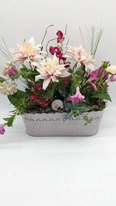 Tischgesteck Sommergesteck Ranunkeln Wicken Schnecke Gräser rosa grau - Bild 1 von 5