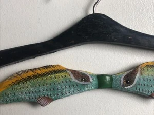 Appendiabiti pesce in legno intagliato a mano - Foto 1 di 8