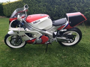 1990 Yamaha FZR 400 RRSP - Picture 1 of 12