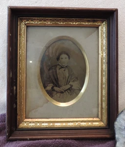 EARLY FRAMED LARGE TIN TYPE PHOTOGRAPH CIVIL WAR ERA FRAME GOLD LEAF WOMAN - Picture 1 of 4