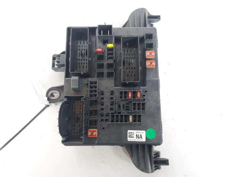 13277317 SCATOLA FUSIBILI OPEL INSIGNIA (68-69) 2.0 CDTI 16V MAN 6M 160CV 2009 4 - Immagine 1 di 3