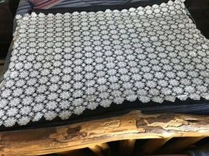 HERMOSA MESA/CAMA DE CROCHET HECHA A MANO EN BLANCO - Imagen 1 de 7