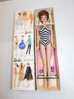 Barbie:  VINTAGE Brownette 1961 BUBBLE CUT BARBIE Doll w/Box! - Image 1 of 4