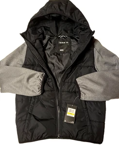 Neu mit Etikett $ 70 Under Armour Jungen Polyestermantel mit Kapuze schwarz mit grauen Ärmeln Größe YM - Bild 1 von 13