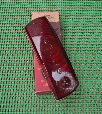 1941 DeSoto Deluxe Custom S8 Nuevo de Lote Antiguo MoPar LÁMPARA TRASERA DERECHA LENTE DE VIDRIO Foto 1 de 2