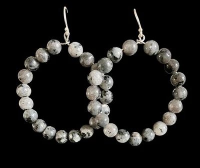 Brincos pendurados de prata esterlina 925 LARKIVITE pedra da lua preta com miçangas NOVO - Imagem 1 de 4