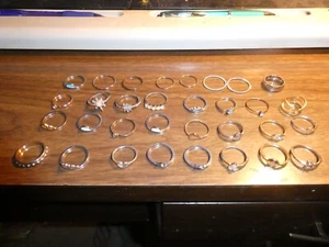 Costume Jewelry Rings Lot of 32 Multicolor Stones Gems & bands various Sizes - Picture 1 of 7