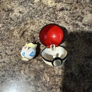 Vintage 1999 Basic Fun Nintendo Pokemon Togepi Pokeball Keychain - Picture 1 of 7