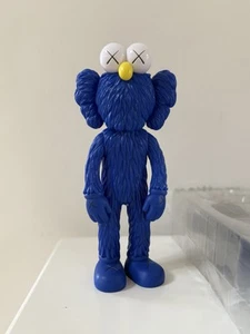 KAWS BFF Unopened 2017 Blue MOMA Exclusive Vinyl Collectible Figure (Receipt) - Picture 1 of 7
