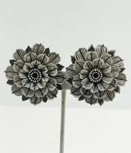 Orecchini clip fiore celluloide vintage - Foto 1 di 5